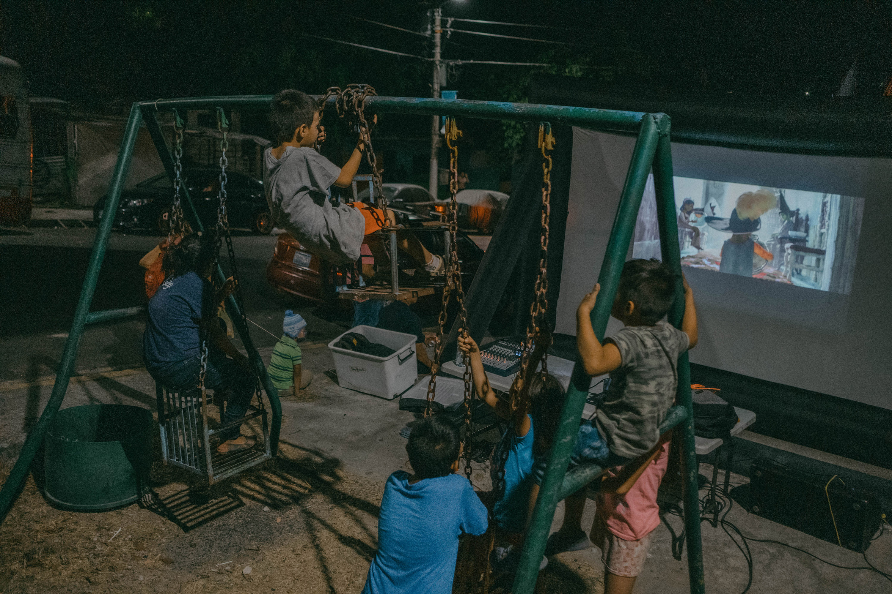El 20 de febrero de 2023 hubo cine ambulante en La Campanera, la comunidad se organizó y, en conjunto con la Dirección de Reconstrucción de Tejido Social, proyectaron una película para niños. De un lado hubo sillas que fueron llenadas por niños que eran acompañados de sus padres; del otro lado, los niños se colgaron de los viejos columpios para poder ver la película en la calle principal de la colonia.